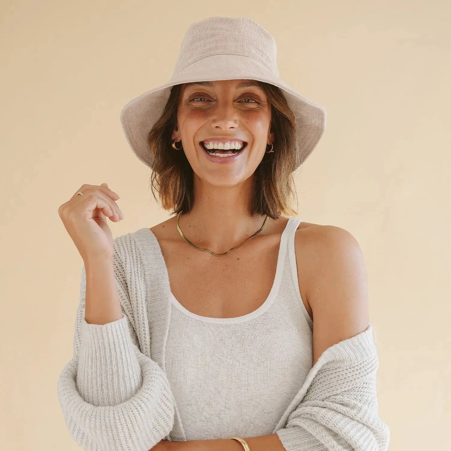 House of Ord - Winter hoed Gabi Bucket - Zand